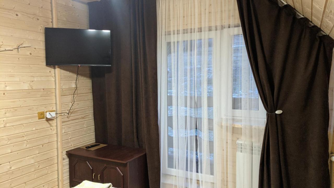 Gostynna Rodyna Otel Izki Dış mekan fotoğraf