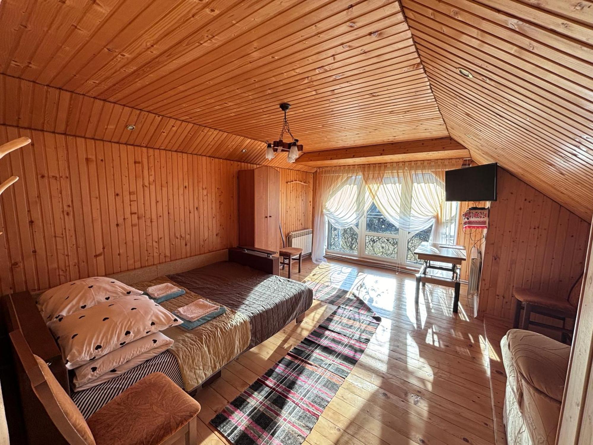 Gostynna Rodyna Otel Izki Dış mekan fotoğraf